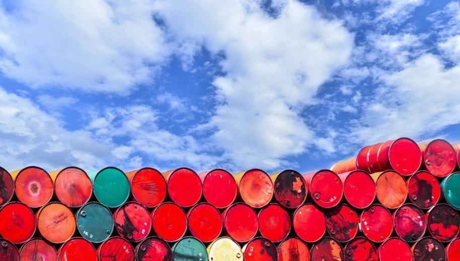 Petrolio ai massimi, ma Wall Street resiste